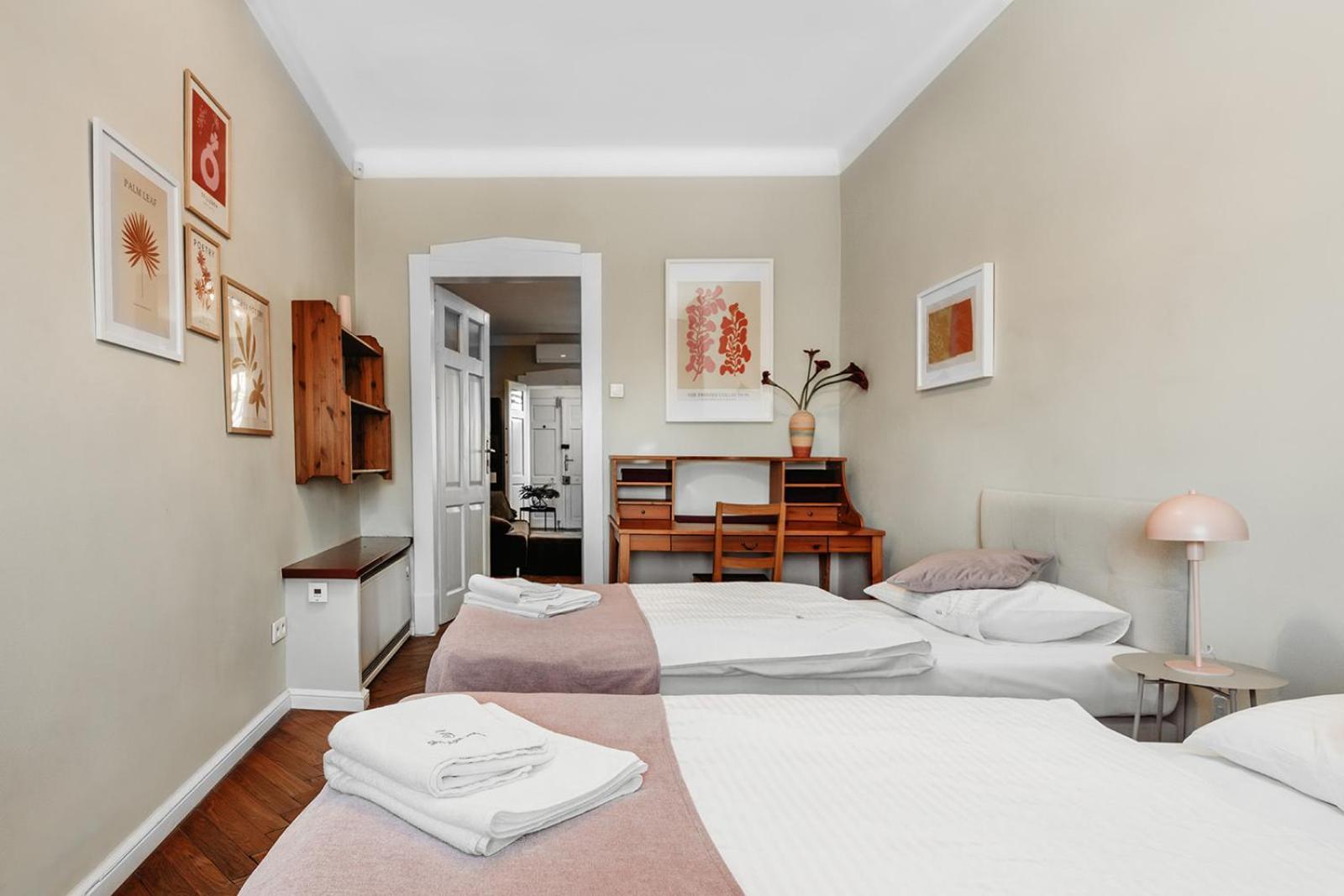 Antique Old Town Apartment *